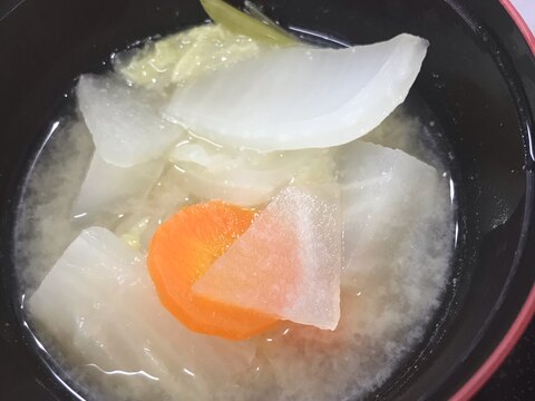 大根、白菜…冬野菜でお味噌汁